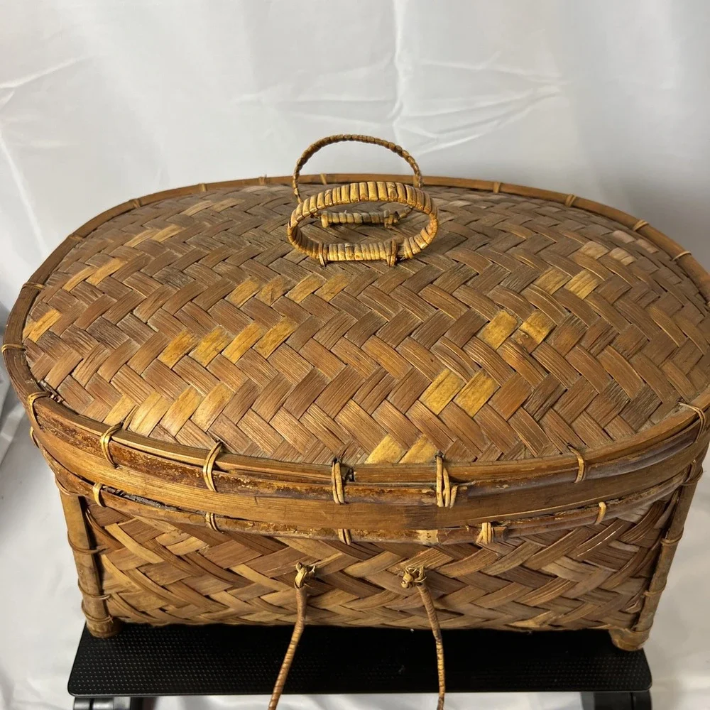 Vintage Asian Bamboo Rattan Handmade Woven‎ Sewing Basket With Lid